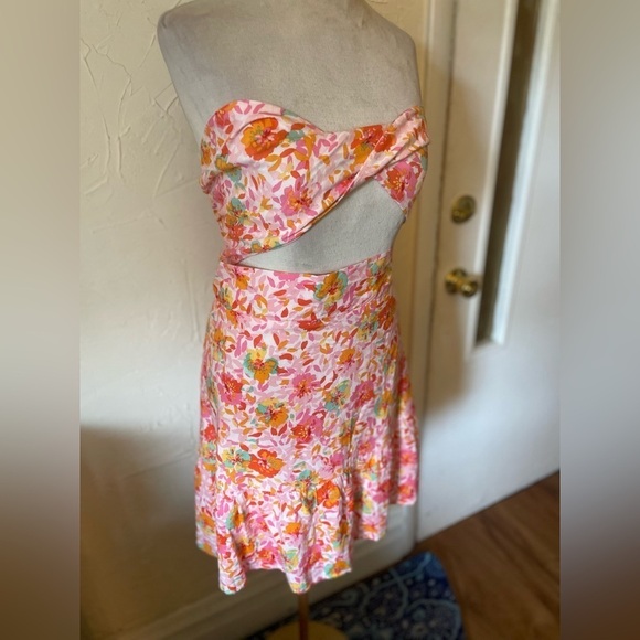Le Lis Pink Orange Floral Cutout Mini Dress Feminine Vacation NWT Summer - Picture 4 of 7